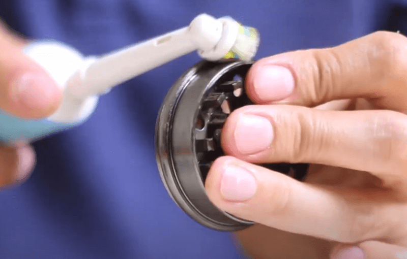 Steps to clean the weed grinder